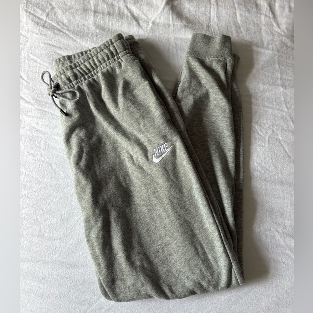 Nike Women’s Gray Jogger Pants